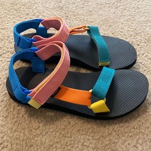Multi colored Teva size 7